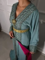 قفطان مغربي بتصميم عصري: تجسيد الفخامة والأناقة بلمسات مبتكرة - الصورة 2